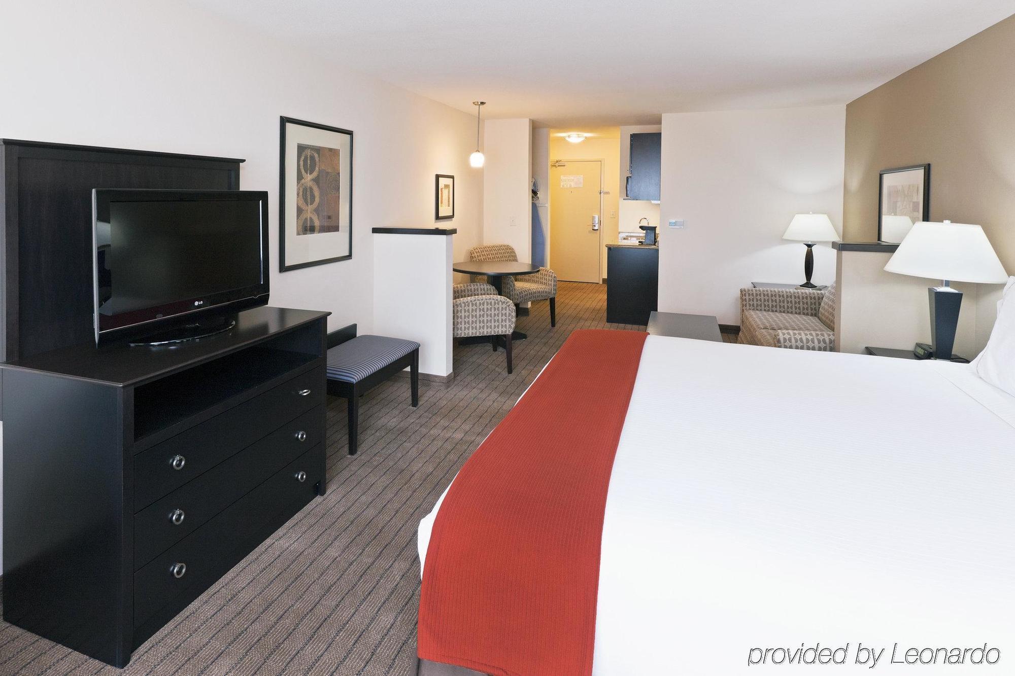 Holiday Inn Express & Suites El Paso Airport By Ihg Номер фото