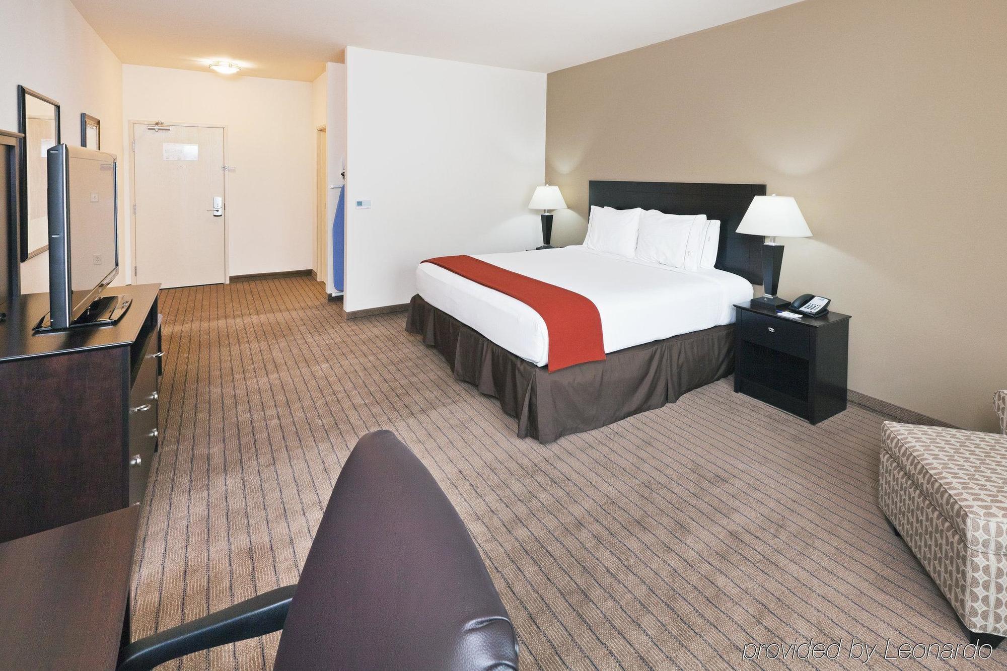Holiday Inn Express & Suites El Paso Airport By Ihg Номер фото
